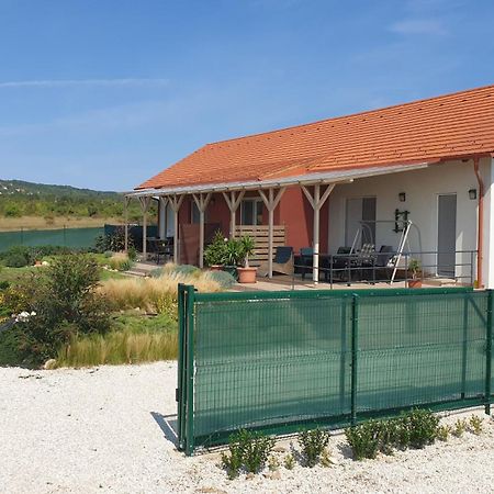 Buzavirag Apartmanhaz Balatonakali Exteriör bild