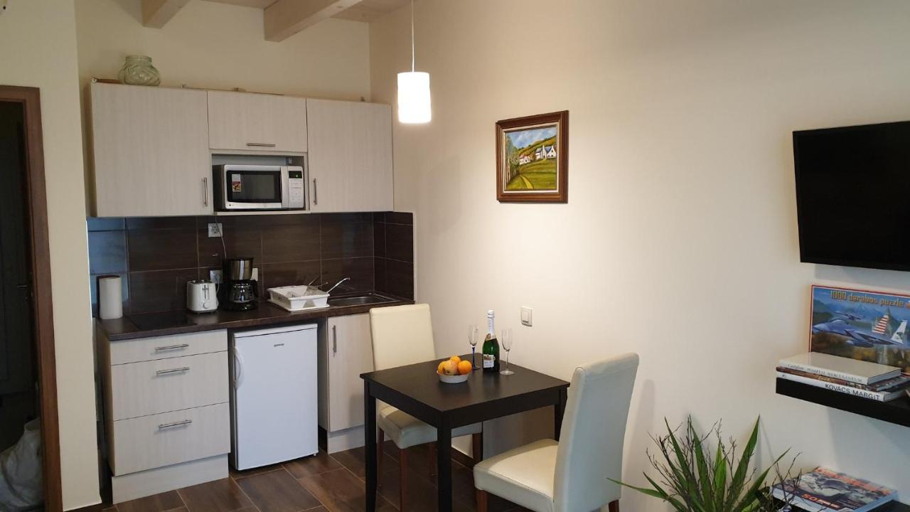 Buzavirag Apartmanhaz Balatonakali Exteriör bild
