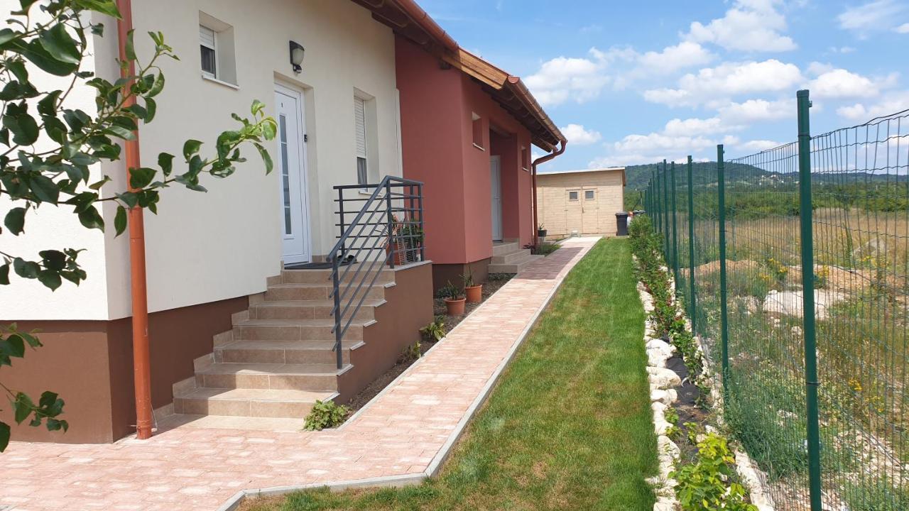 Buzavirag Apartmanhaz Balatonakali Exteriör bild